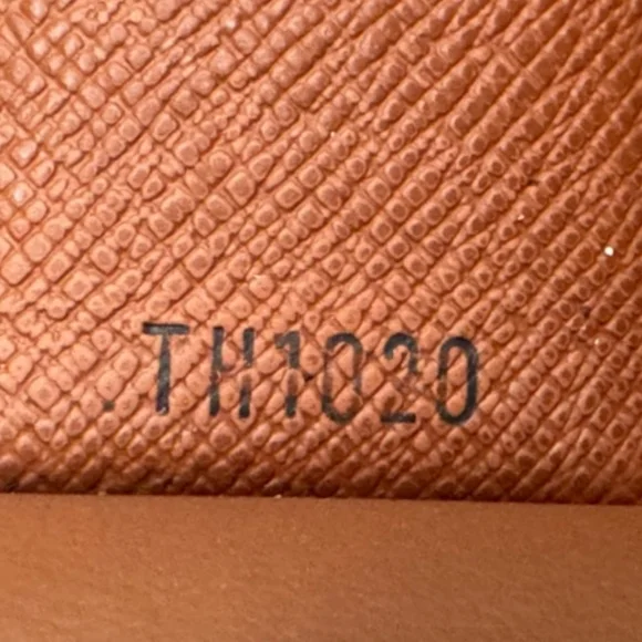 Louis Vuitton Leather Monogram Key Holder Wallet - Picture 7 of 8